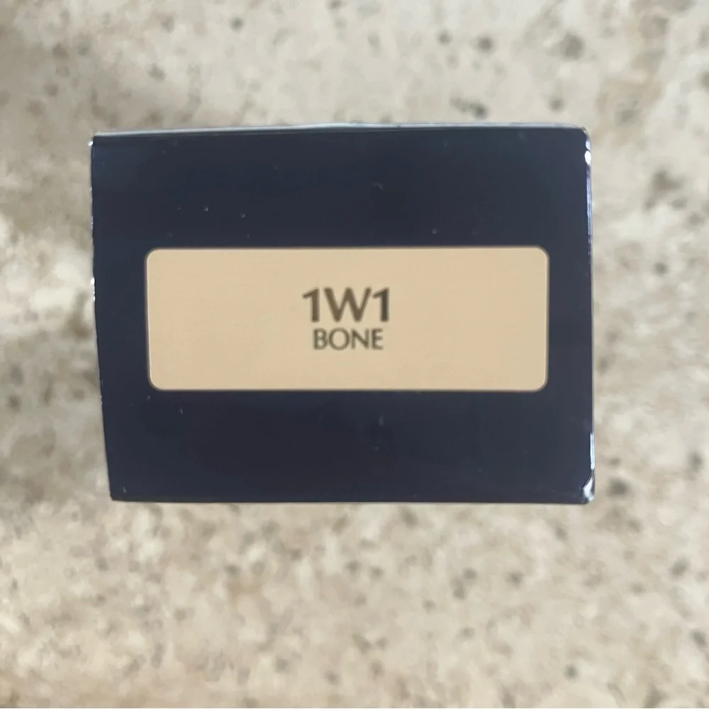 NIB Estee Lauder Futurist SkinTint Serum Foundation SPF 20 BONE 1W1